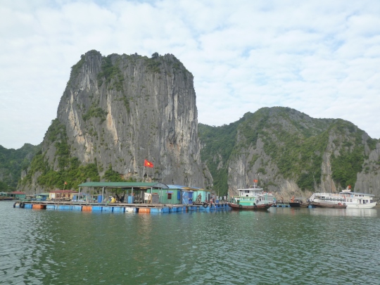Vong Vieng floating village